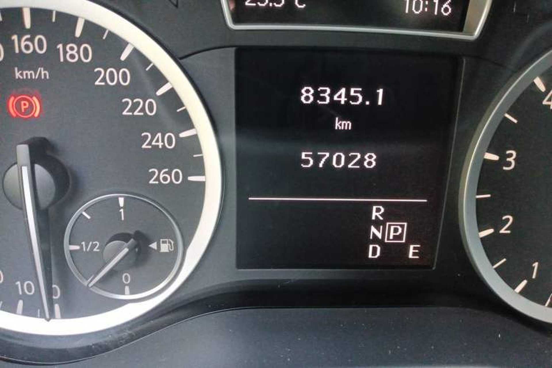 Used Infiniti QX30 2017 2.0T Four-Wheel Drive Fashion Edition Odometer Close Up