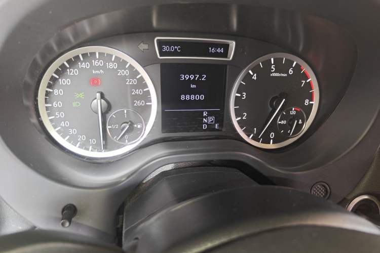 Used Infiniti QX30 2017 1.6T Two-Wheel-Drive Sport Edition Odometer Close Up