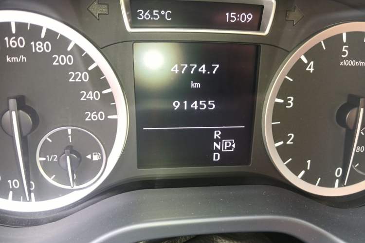Used Infiniti QX30 2017 2.0T Four-Wheel Drive Sport Edition Odometer Close Up