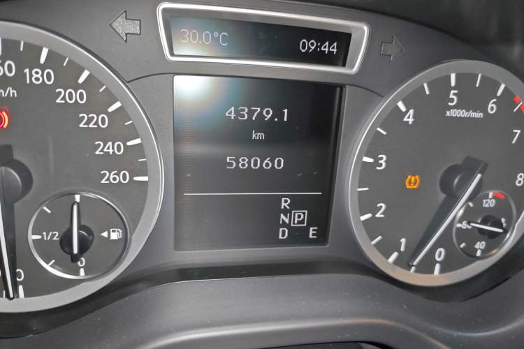 Used Infiniti QX30 2017 1.6T Two-Wheel Drive Fashion Edition Odometer Close Up