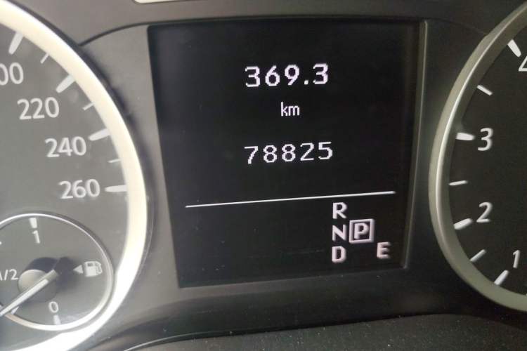 Used Infiniti QX30 2017 1.6T Two-Wheel-Drive Sport Edition Odometer Close Up