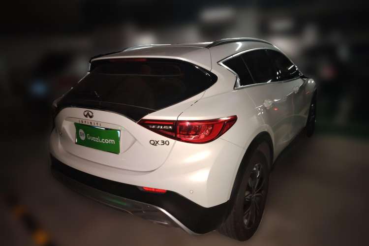 Used Infiniti QX30 2017 2.0T Four-Wheel Drive Fashion Edition Rear Right 45 Deg