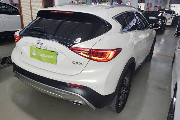 Used Infiniti QX30 2017 2.0T Four-Wheel Drive Fashion Edition Rear Right 45 Deg