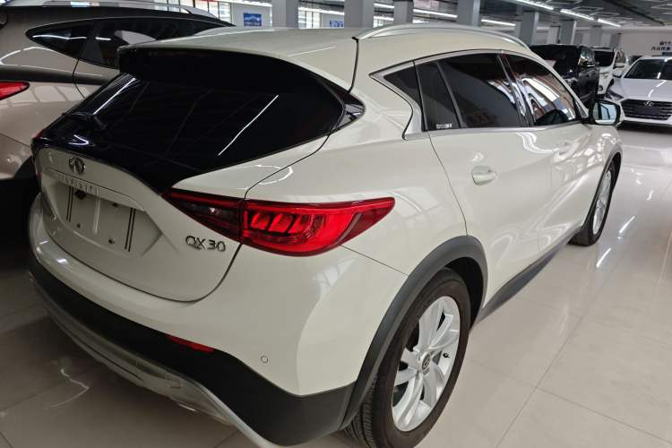 Used Infiniti QX30 2017 1.6T Two-Wheel Drive Fashion Edition Rear Right 45 Deg
