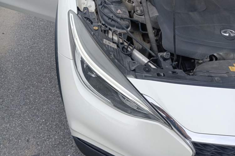 Used Infiniti QX30 2017 2.0T Four-Wheel Drive Fashion Edition Right Front Headlight