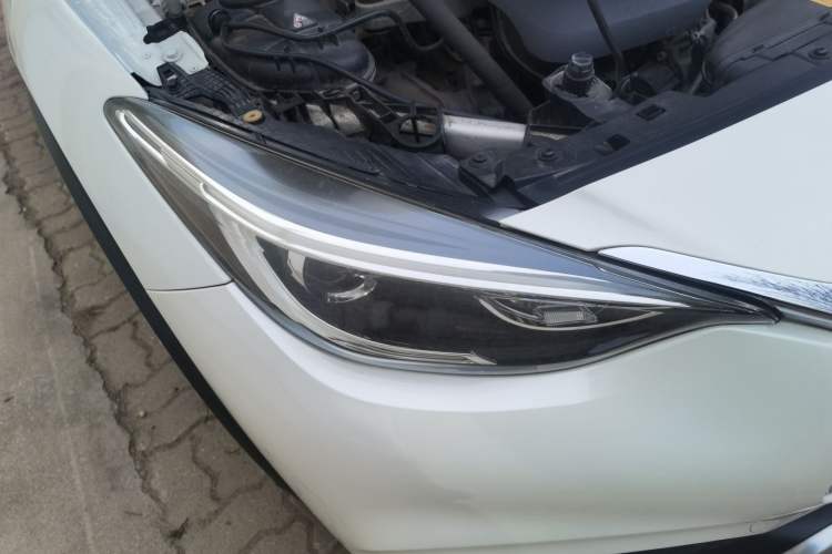 Used Infiniti QX30 2017 2.0T Four-Wheel Drive Fashion Edition Right Front Headlight