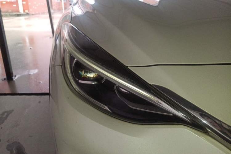 Used Infiniti QX30 2017 1.6T Two-Wheel-Drive Sport Edition Right Front Headlight