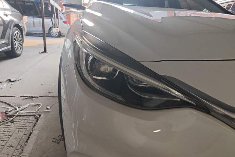 Used Infiniti QX30 2017 1.6T Two-Wheel-Drive Sport Edition Right Front Headlight