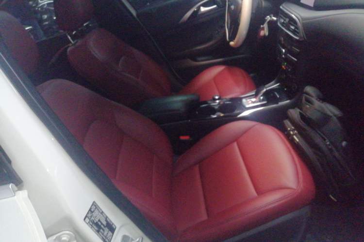Used Infiniti QX30 2017 2.0T Four-Wheel Drive Fashion Edition Right Front Seat