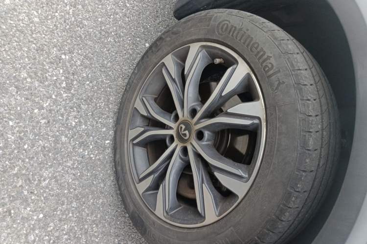 Used Infiniti QX30 2017 2.0T Four-Wheel Drive Fashion Edition Right Front Wheel Hub