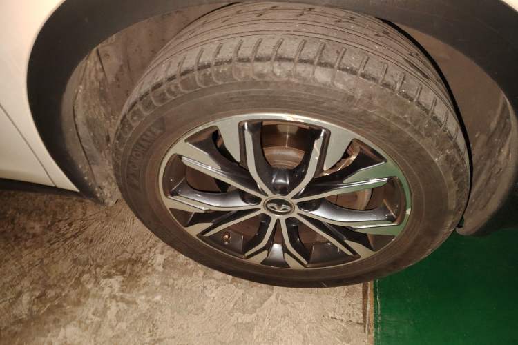 Used Infiniti QX30 2017 2.0T Four-Wheel Drive Fashion Edition Right Front Wheel Hub