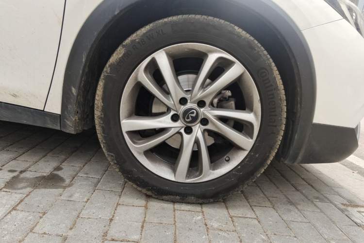 Used Infiniti QX30 2017 1.6T Two-Wheel-Drive Sport Edition Right Front Wheel Hub