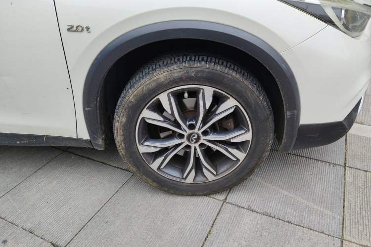 Used Infiniti QX30 2017 2.0T Four-Wheel Drive Sport Edition Right Front Wheel Hub