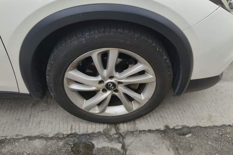 Used Infiniti QX30 2017 1.6T Two-Wheel-Drive Sport Edition Right Front Wheel Hub