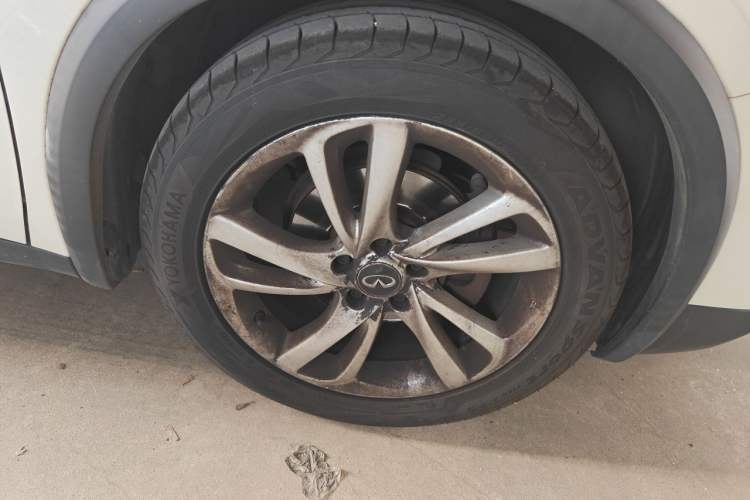 Used Infiniti QX30 2017 1.6T Two-Wheel-Drive Sport Edition Right Front Wheel Hub