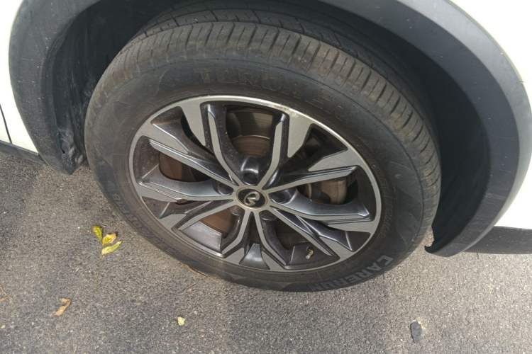 Used Infiniti QX30 2017 2.0T Four-Wheel Drive Sport Edition Right Front Wheel Hub