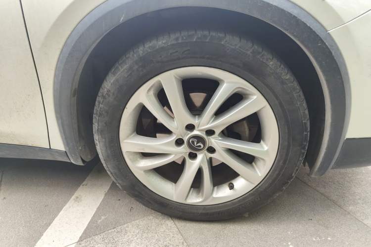 Used Infiniti QX30 2017 1.6T Two-Wheel-Drive Sport Edition Right Front Wheel Hub
