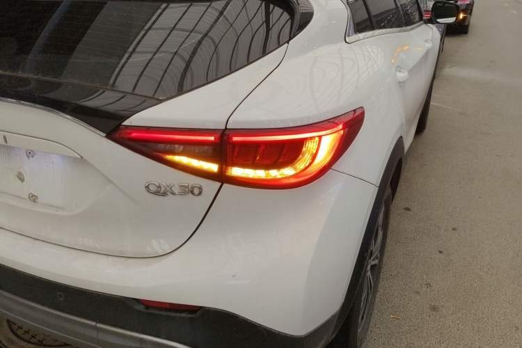 Used Infiniti QX30 2017 2.0T Four-Wheel Drive Sport Edition Right Rear Taillight