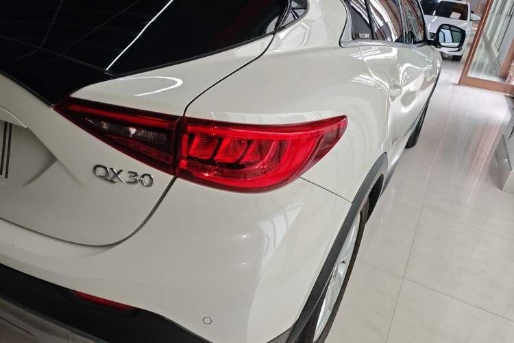 Used Infiniti QX30 2017 1.6T Two-Wheel Drive Fashion Edition Right Rear Taillight