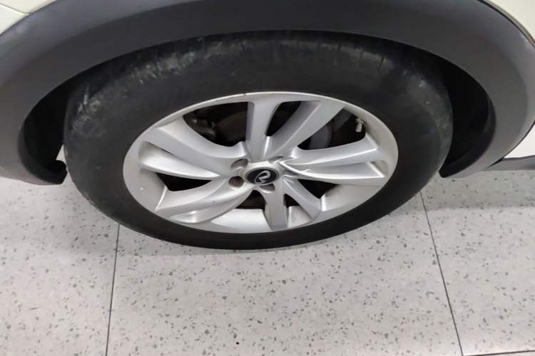 Used Infiniti QX30 2017 1.6T Two-Wheel-Drive Sport Edition Right Rear Wheel Hub