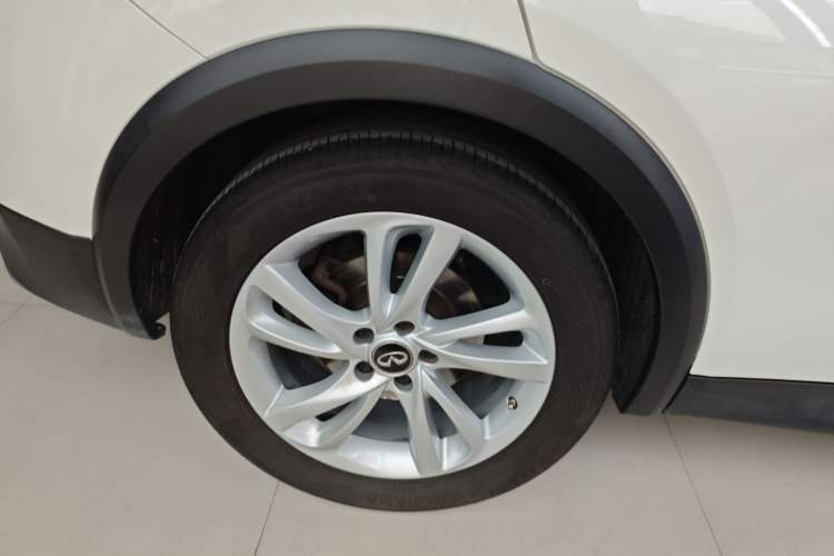 Used Infiniti QX30 2017 1.6T Two-Wheel Drive Fashion Edition Right Rear Wheel Hub