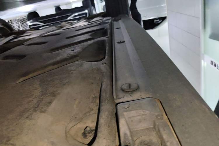 Used Infiniti QX30 2017 1.6T Two-Wheel-Drive Sport Edition Right Side Sill