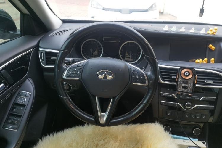 Used Infiniti QX30 2017 2.0T Four-Wheel Drive Fashion Edition Steering Wheel
