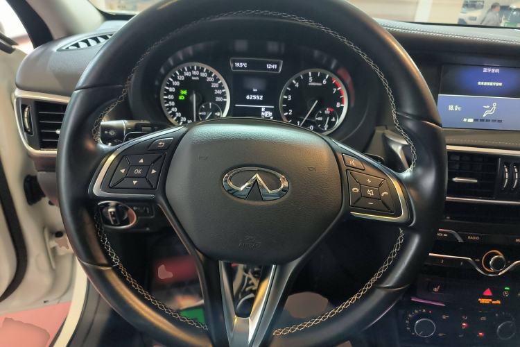 Used Infiniti QX30 2017 2.0T Four-Wheel Drive Fashion Edition Steering Wheel