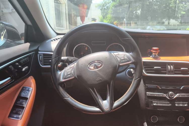 Used Infiniti QX30 2017 2.0T Four-Wheel Drive Sport Edition Steering Wheel