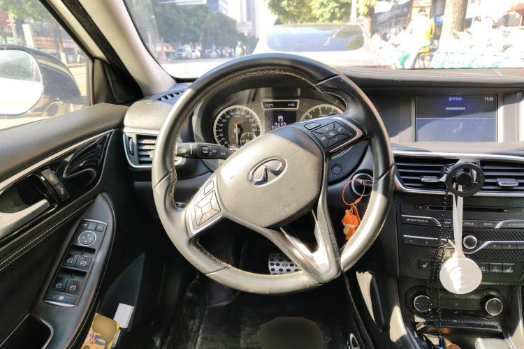 Used Infiniti QX30 2017 2.0T Four-Wheel Drive Fashion Edition Steering Wheel