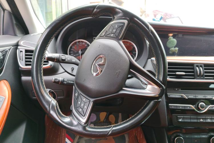 Used Infiniti QX30 2017 2.0T Four-Wheel Drive Sport Edition Steering Wheel