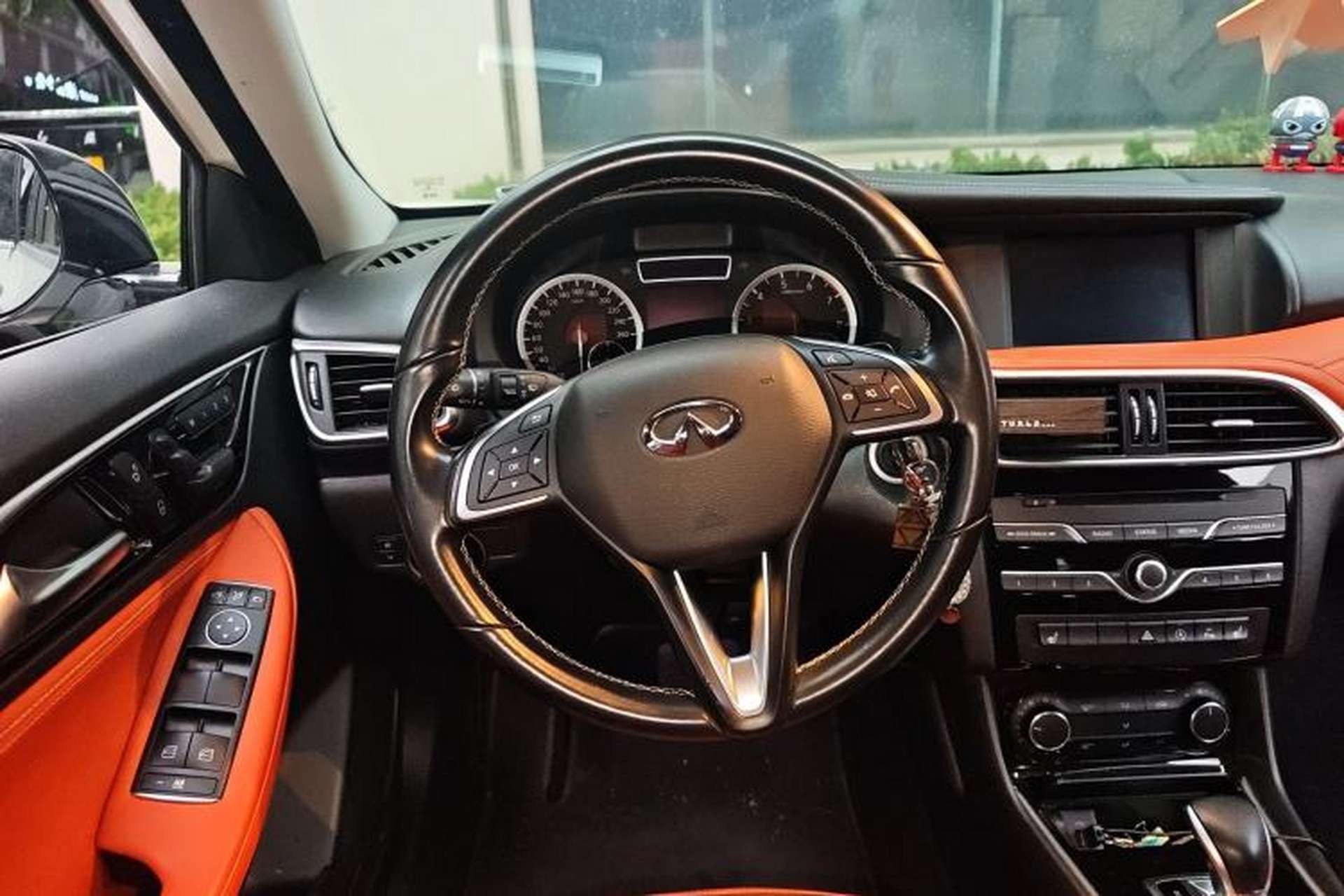 Used Infiniti QX30 2017 2.0T Four-Wheel Drive Sport Edition Steering Wheel