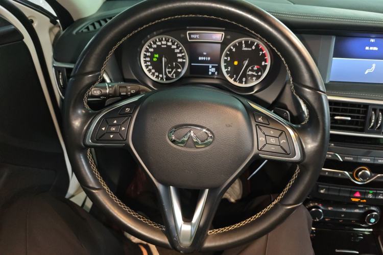 Used Infiniti QX30 2017 1.6T Two-Wheel Drive Fashion Edition Steering Wheel