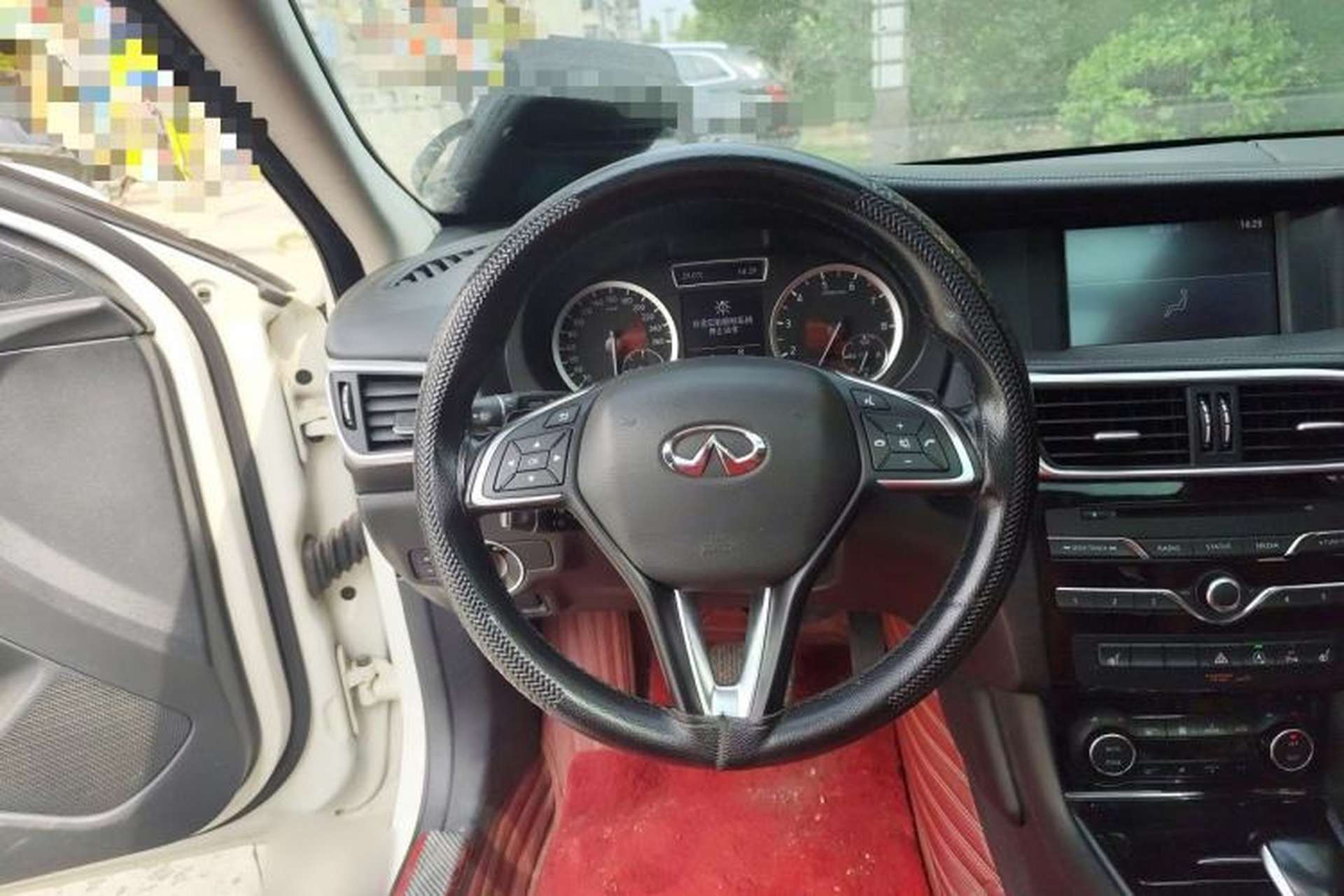 Used Infiniti QX30 2017 1.6T Two-Wheel-Drive Sport Edition Steering Wheel