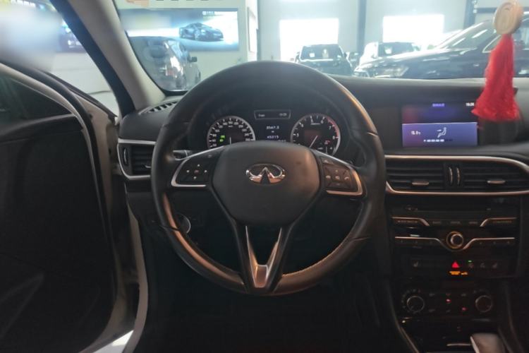 Used Infiniti QX30 2017 1.6T Two-Wheel Drive Fashion Edition Steering Wheel