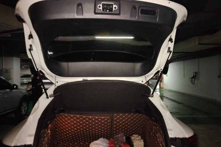 Used Infiniti QX30 2017 2.0T Four-Wheel Drive Fashion Edition Trunk