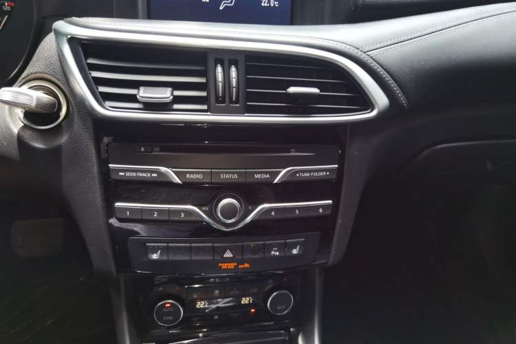 Used Infiniti QX30 2018 1.6T Two-Wheel Drive Sport Edition Audio And AC Panel
