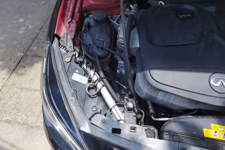 Used Infiniti QX30 2018 1.6T Two-Wheel Drive Sport Edition Engine Bay Right