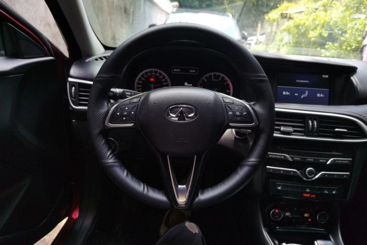 Used Infiniti QX30 2018 1.6T Two-Wheel Drive Sport Edition Steering Wheel