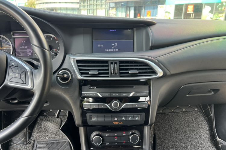 Used Infiniti QX30 2018 1.6T Two-Wheel Drive Fashion Edition Audio And AC Panel