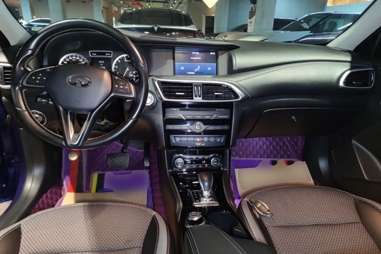 Used Infiniti QX30 2018 1.6T Two-Wheel Drive Extreme Edition Center Console
