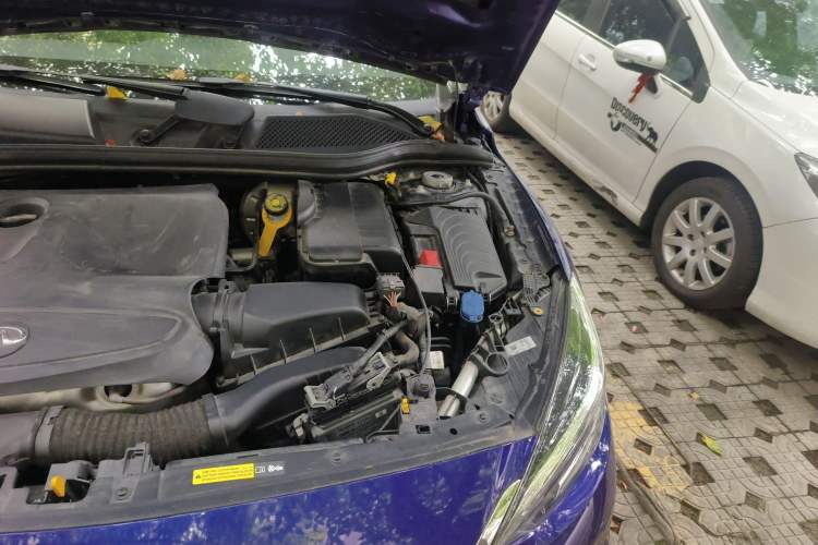 Used Infiniti QX30 2018 1.6T Two-Wheel Drive Fashion Edition Engine Bay Left