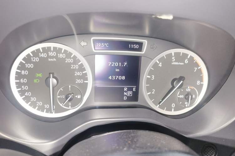 Used Infiniti QX30 2018 1.6T Two-Wheel Drive Fashion Edition Odometer Close Up