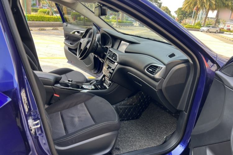 Used Infiniti QX30 2018 1.6T Two-Wheel Drive Fashion Edition Right Front Seat
