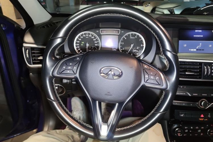 Used Infiniti QX30 2018 1.6T Two-Wheel Drive Extreme Edition Steering Wheel