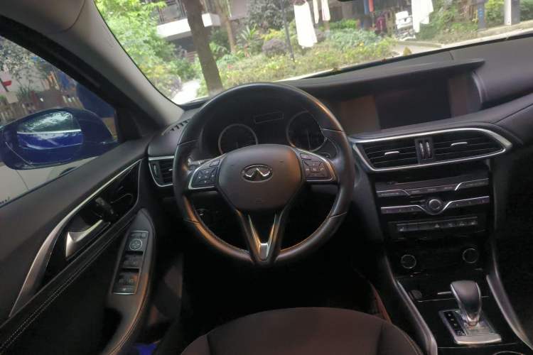 Used Infiniti QX30 2018 1.6T Two-Wheel Drive Fashion Edition Steering Wheel