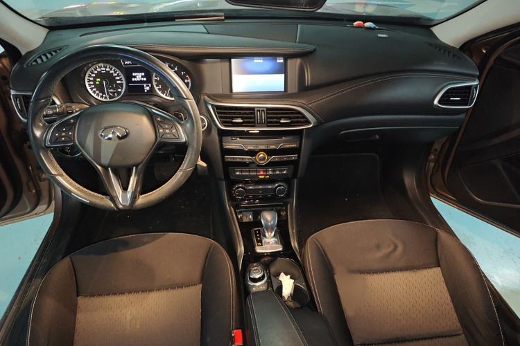 Used Infiniti QX30 2018 1.6T Two-Wheel Drive Fashion Edition Interior 2