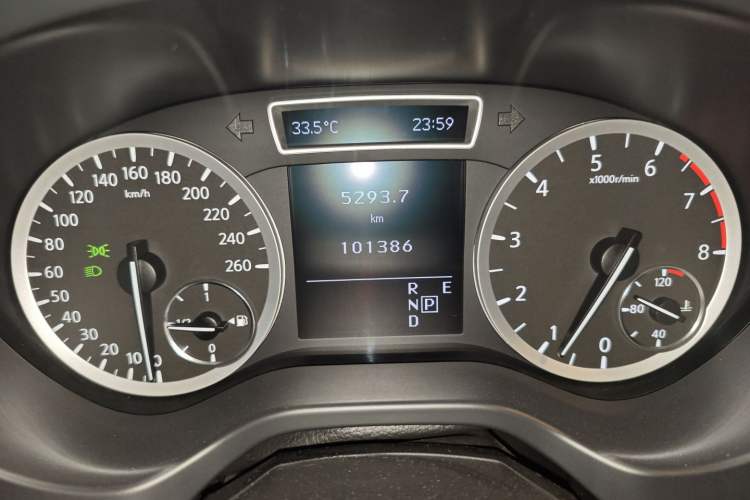 Used Infiniti QX30 2018 1.6T Two-Wheel Drive Fashion Edition Odometer Close Up