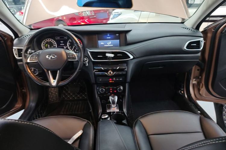 Used Infiniti QX30 2018 1.6T Two-Wheel Drive Fashion Edition Center Console