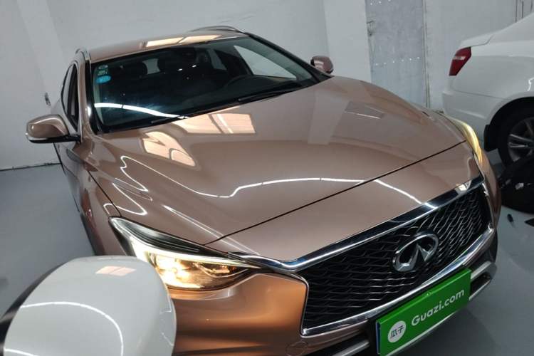 Used Infiniti QX30 2018 1.6T Two-Wheel Drive Fashion Edition Front Right 45 Deg
